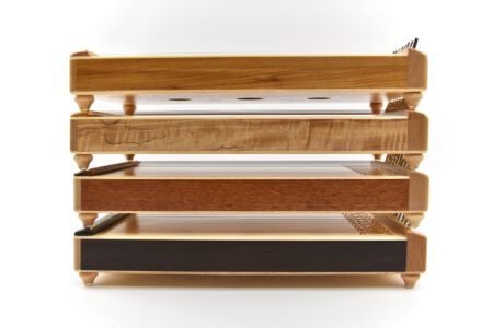 Farbenspiel unterschiedlicher Hölzer