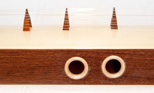 Ko-Ta-Mo aus Wenge mit Schalllocheinlagen aus Ahorn