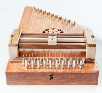 Kleine Autoharp aus edlen Hölzern gebaut