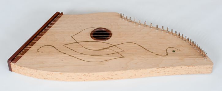 bemalte Engelharfe "Raphael" mit eingelegtem Jadestein