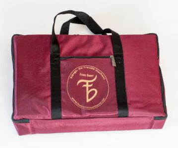 gepolsterte Tasche mit extra Fach für den Stimmschlüssel, u.ä.