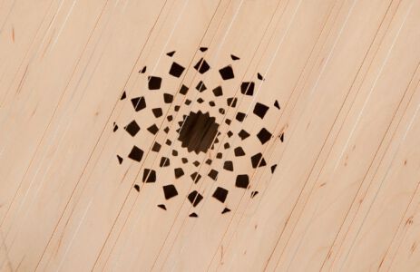 gewölbtes Schallloch