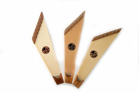 3 kleine Kantelen mit Schalllocheinlage "Schmetterling"