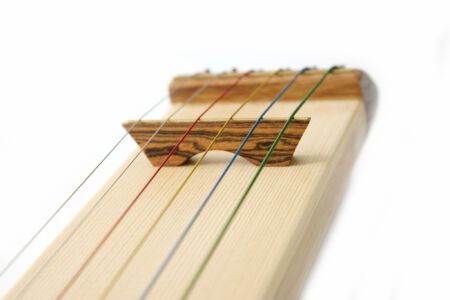 Steg aus Bocote, Bambuphon zur besseren Orientierung mit bunten Saiten bezogen