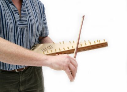 Spiel auf der rechten Seite des Streichpsalters