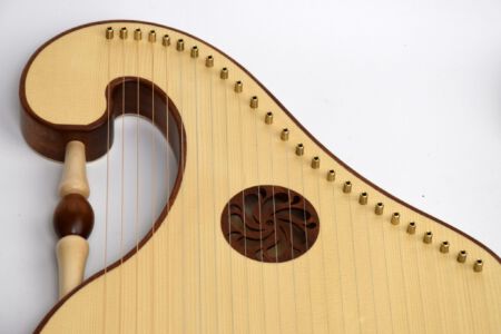 Blick auf Säule und Schallloch